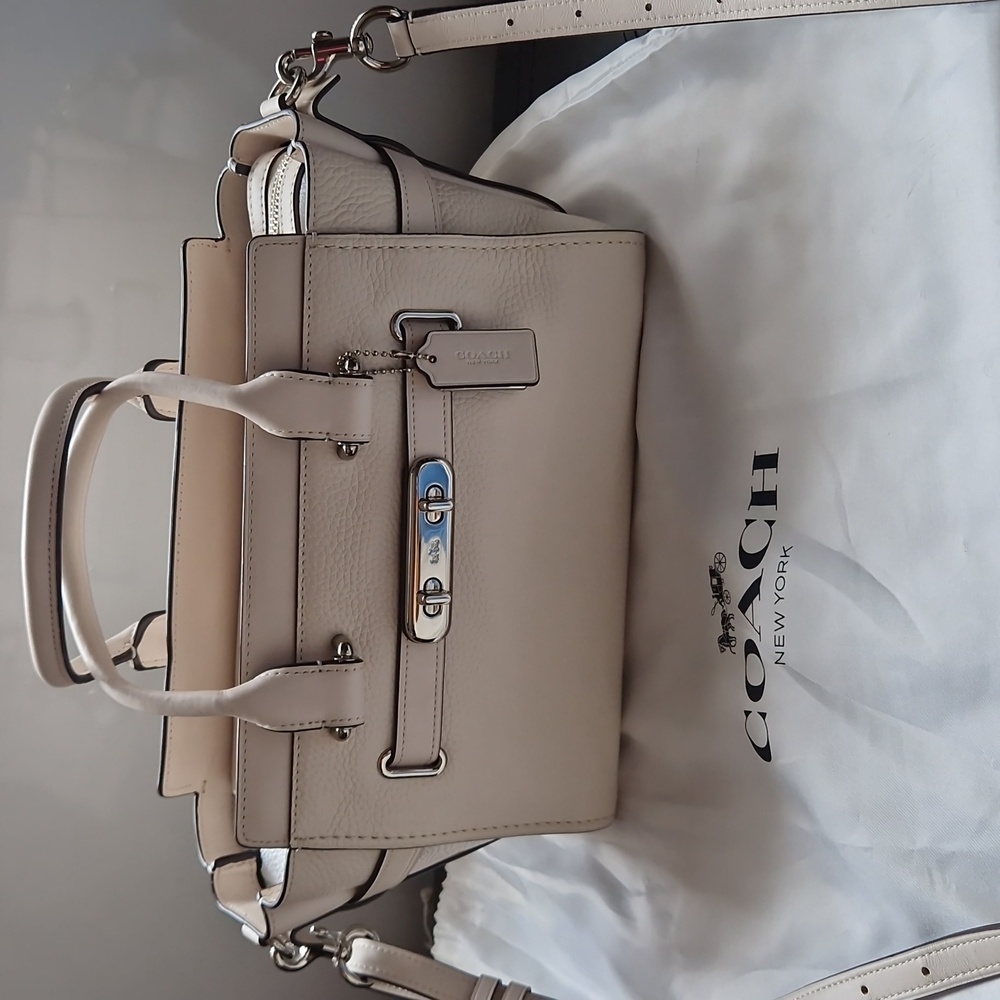 Coach medium swagger bag